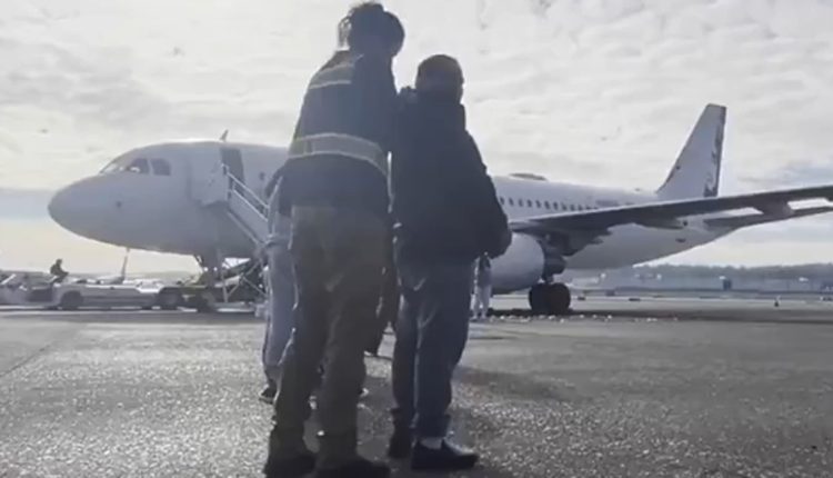 Tweets of the White House 'ASMR' video of immigrants in bonds

