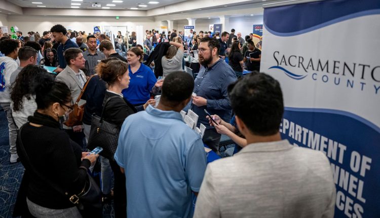 View job offers in January in a sign of labor market stability

