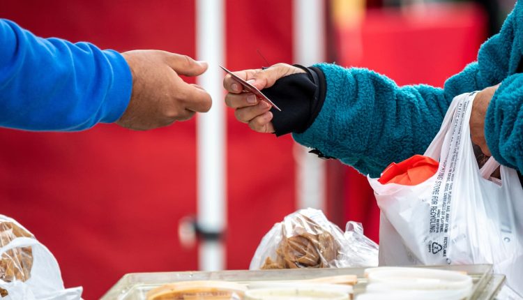 The consumer mood deteriorates when the fears of inflation grow, the survey of the University of Michigan shows

