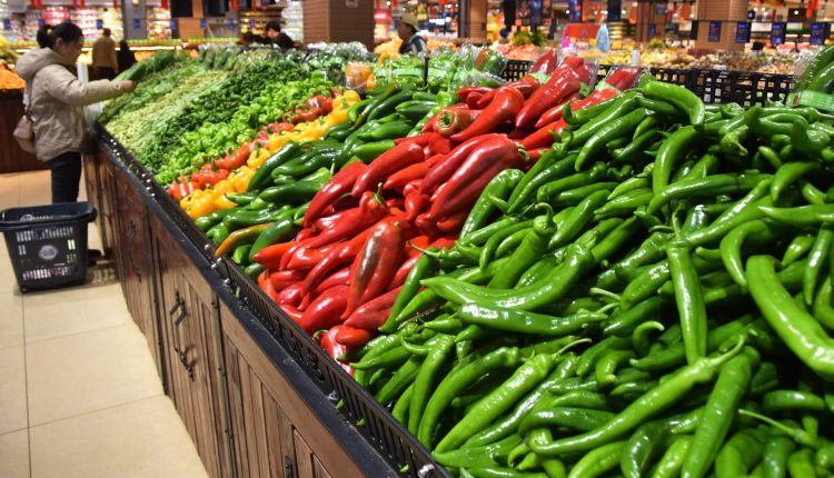 Consumer prices in China decrease for a second month in a row; Producer Deflation deepens

