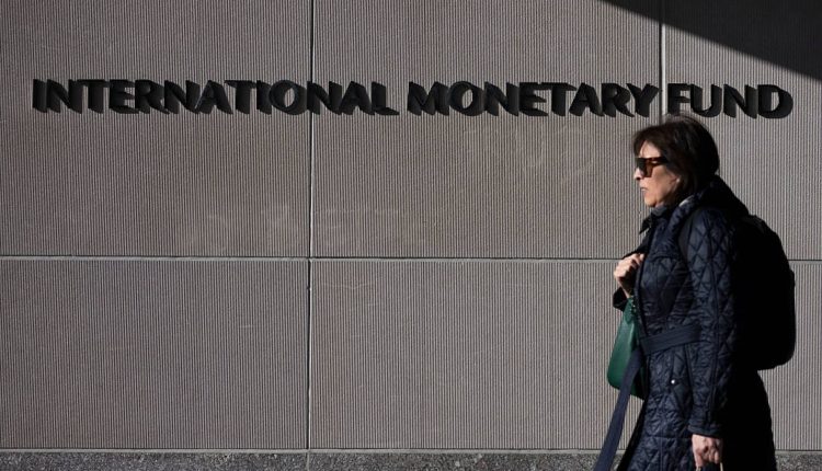 IMF lowers the US growth forecast by almost one percentage point

