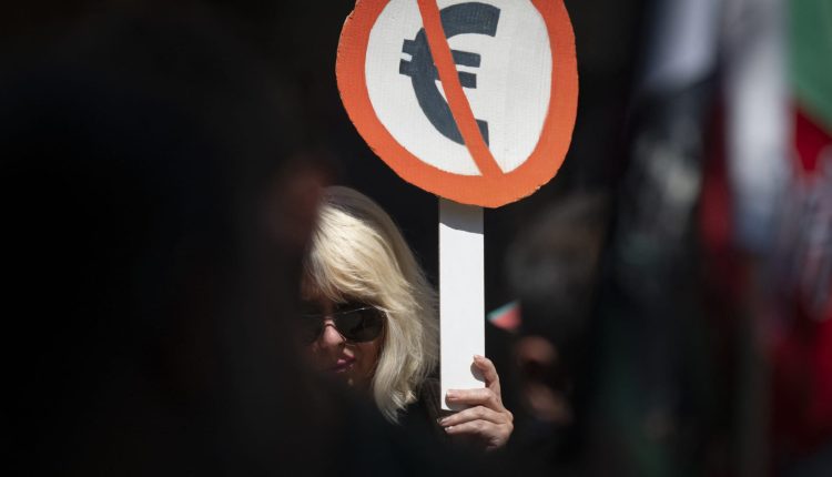 Bulgaria will join the euro zone. His citizens are not convinced

