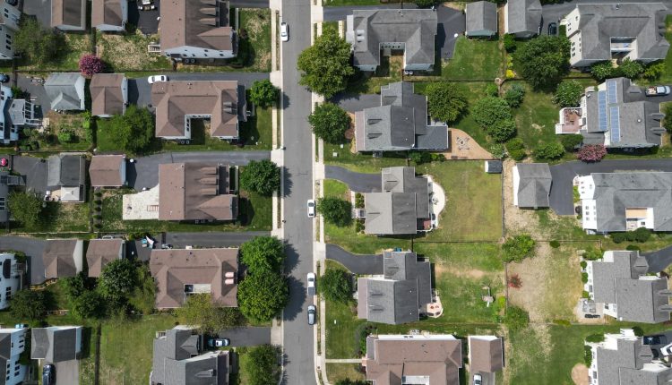 Weekly mortgage application volume

