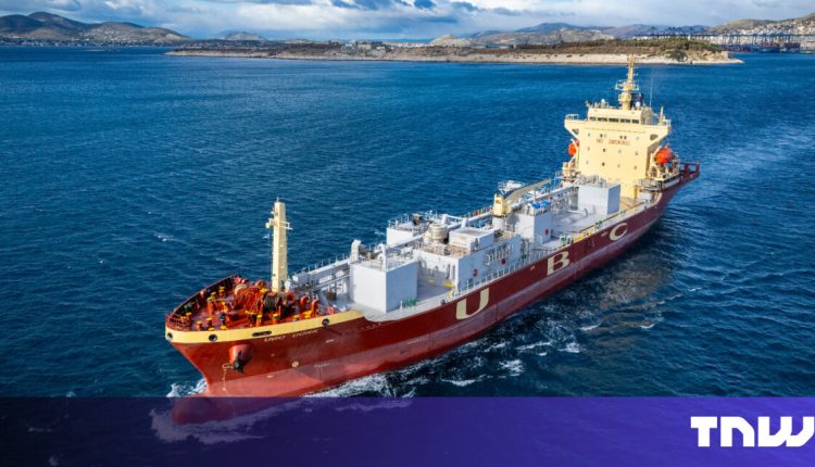 This cargo ship transforms its CO2 emissions into green cement

