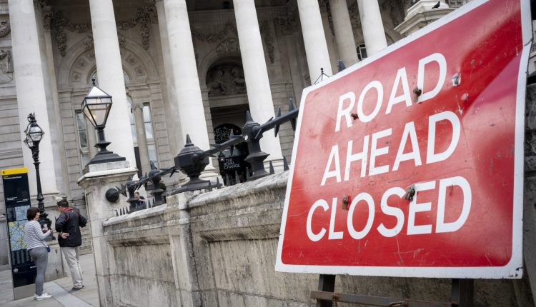 The British economy is in July in July, while slowing down

