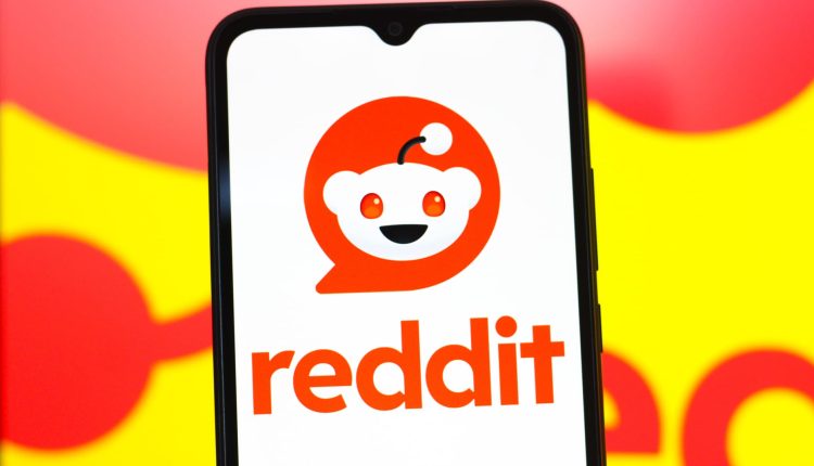 Reddit is suing Perplexity for scraping posts, escalating its battle over user data with the AI ​​industry

