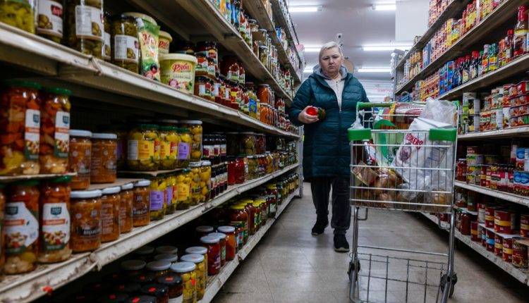 Do you trust these numbers? Economists see many flaws in the delayed CPI report, which shows falling inflation

